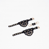 Черные кожаные наручники с клепками, кольцами и золотистой фурнитурой - Crazy Handmade - купить с доставкой в Стерлитамаке