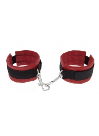 Красно-чёрные полиуретановые наручники Luxurious Handcuffs - Blush Novelties - купить с доставкой в Стерлитамаке